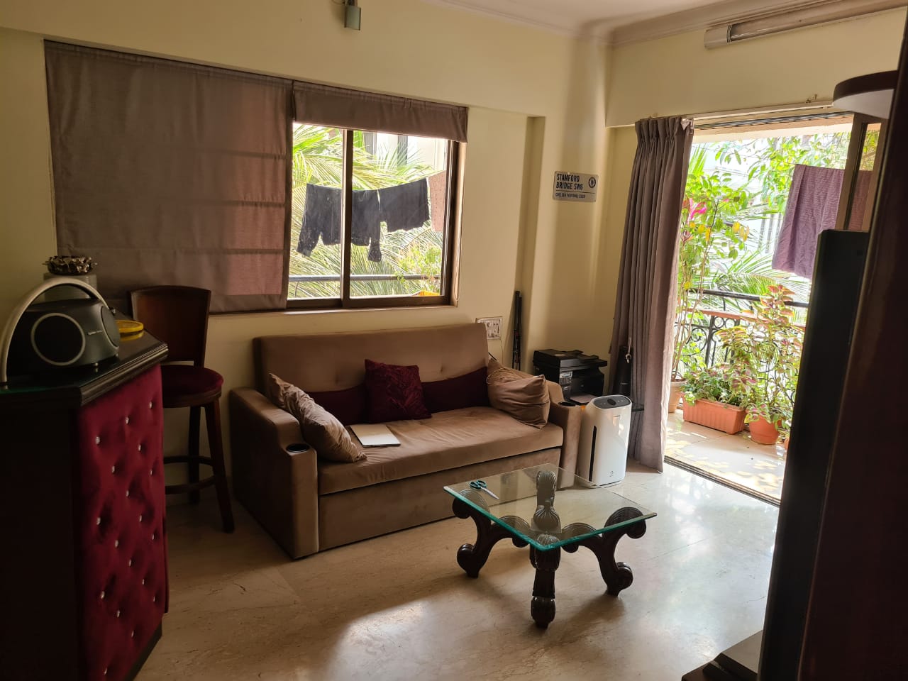 4 BHK Apartment for Rent in Off Linking Road Mumbai
