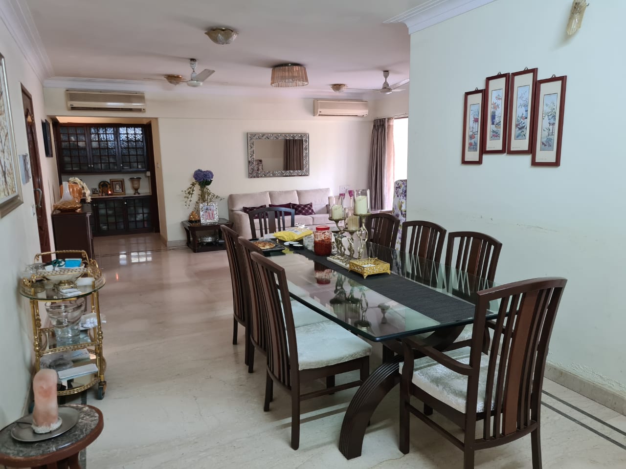 4 BHK Apartment for Rent in Off Linking Road Mumbai