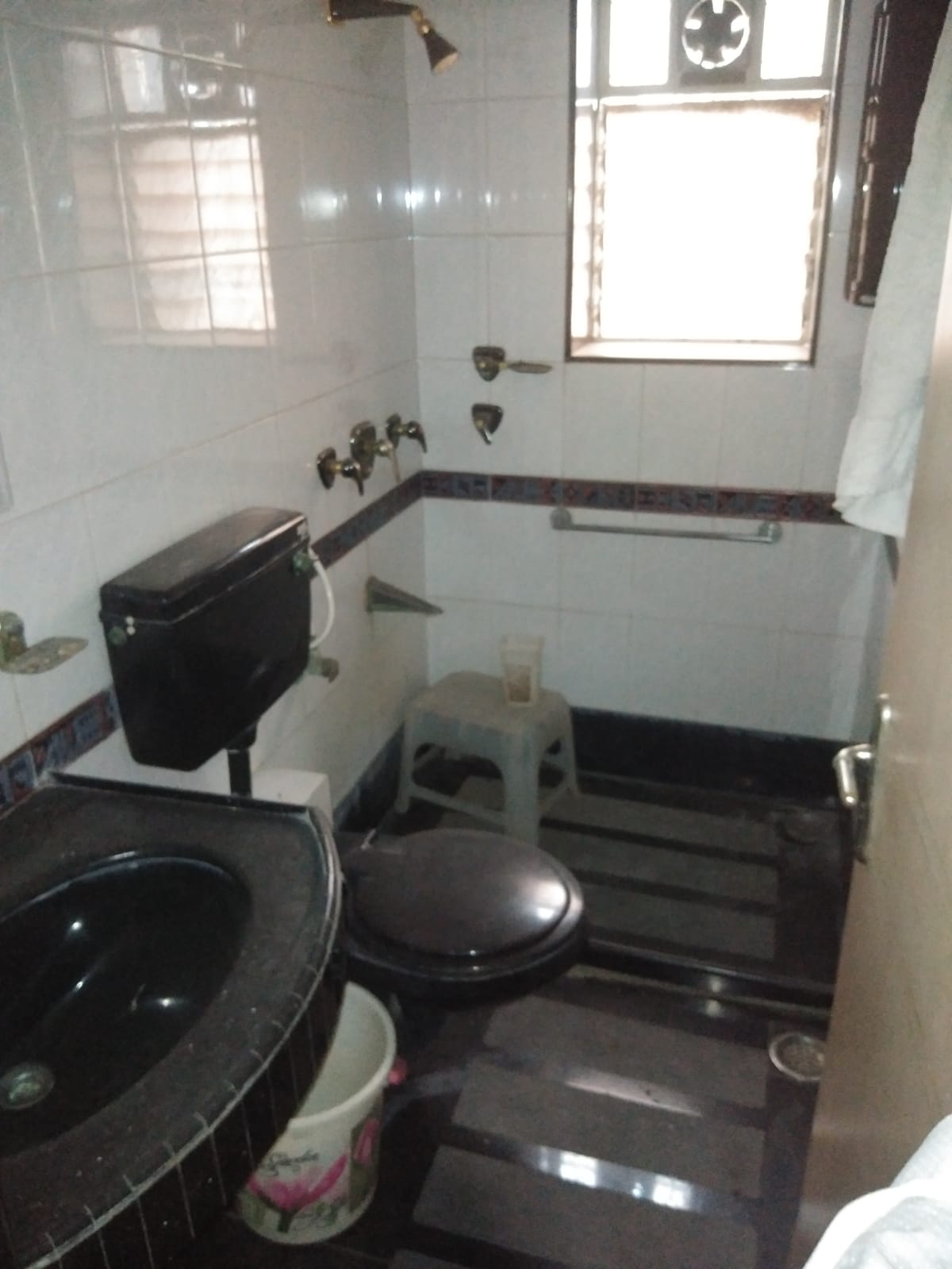 2 BHK Apartment for Sale in Bapubhai Vashi Road Mumbai