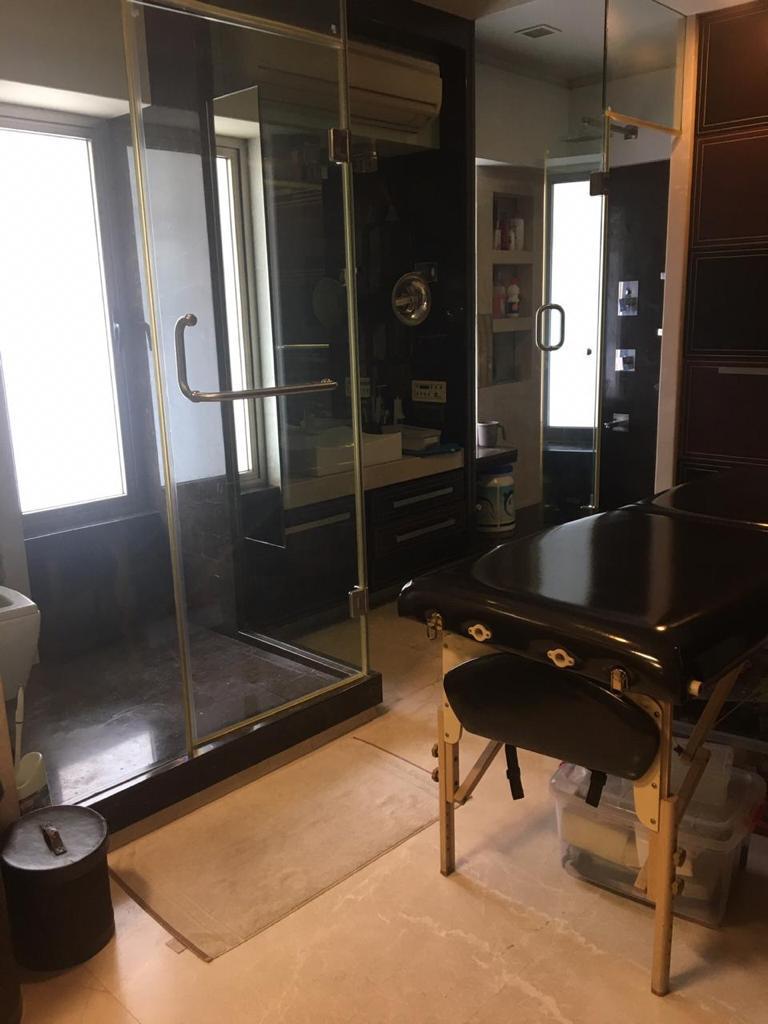 4 BHK Apartment for Sale in Shahid Bhagat Singh Road Mumbai