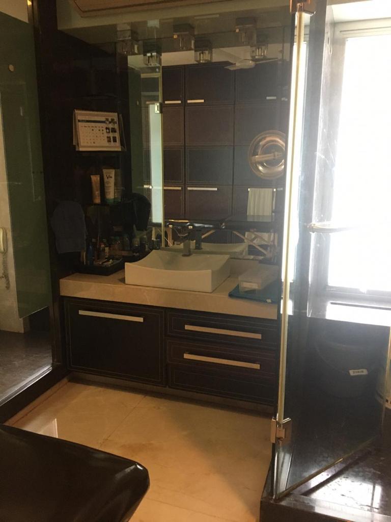 4 BHK Apartment for Sale in Shahid Bhagat Singh Road Mumbai