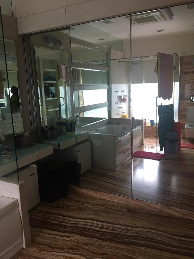 4 BHK Apartment for Sale in Shahid Bhagat Singh Road Mumbai