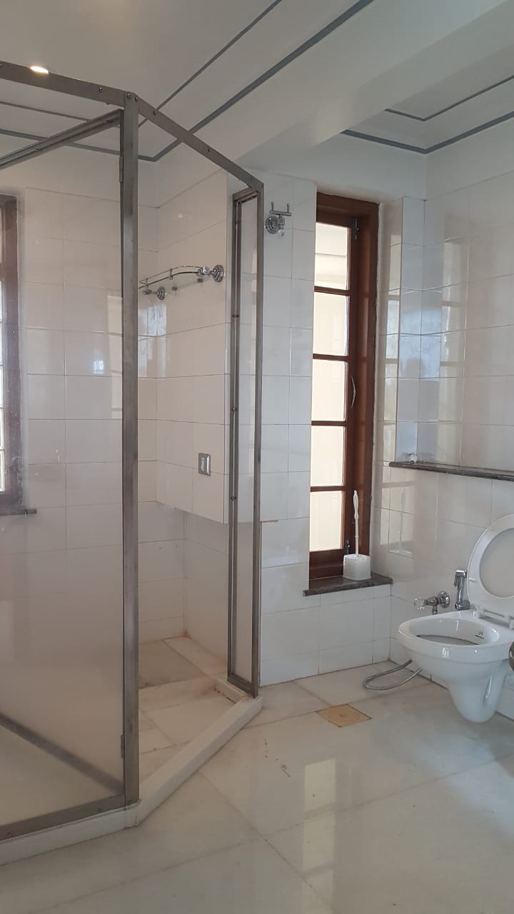 4 BHK Apartment for Rent in Almeida park Mumbai
