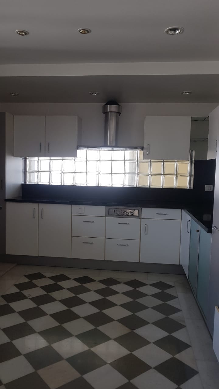 4 BHK Apartment for Rent in Almeida park Mumbai