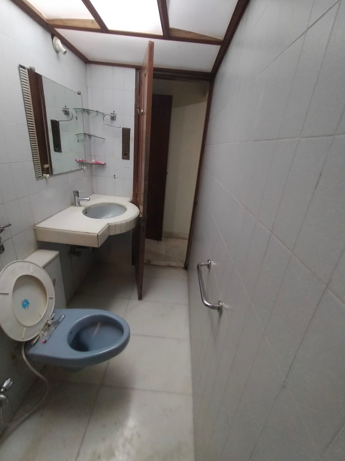 4 BHK Apartment for Rent in Indranarayan Road Mumbai