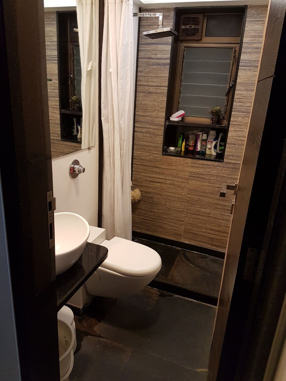 1 BHK Apartment for Rent in Sarojini Road Mumbai
