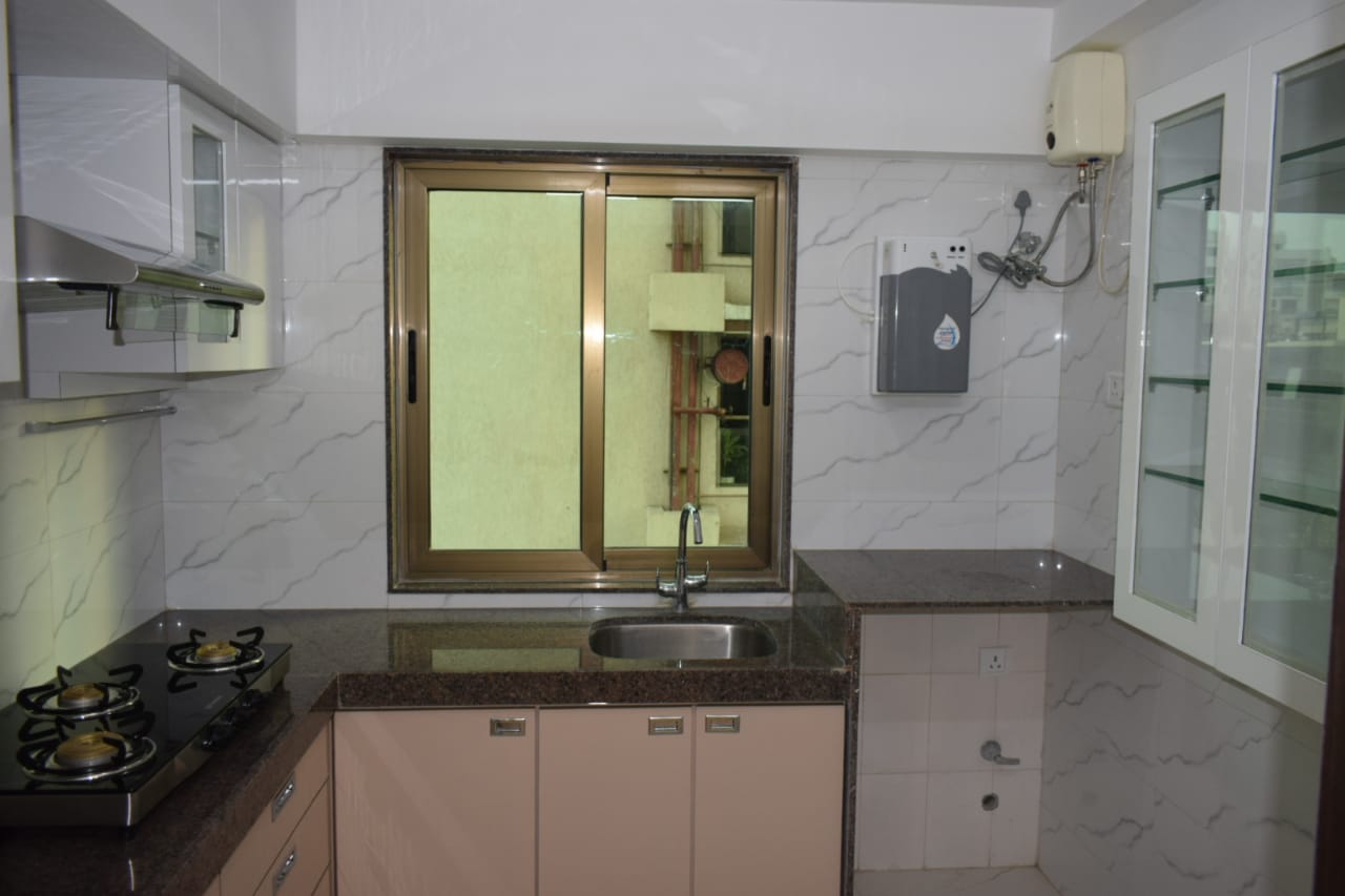 2 BHK Apartment for Rent in linking road Mumbai
