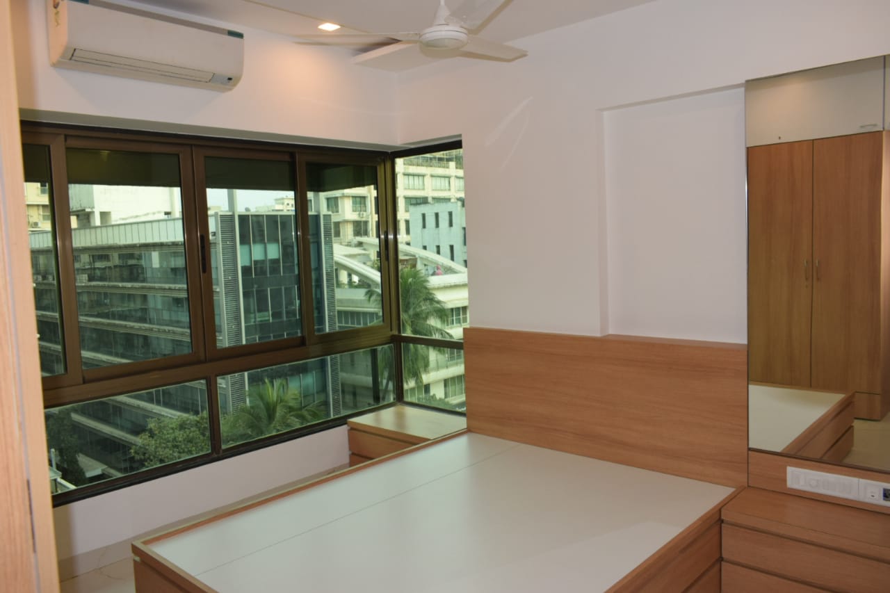 2 BHK Apartment for Rent in linking road Mumbai