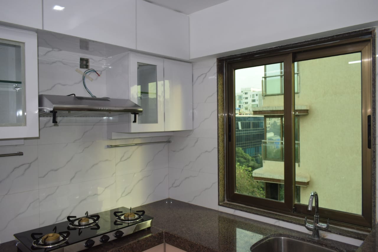 2 BHK Apartment for Rent in linking road Mumbai