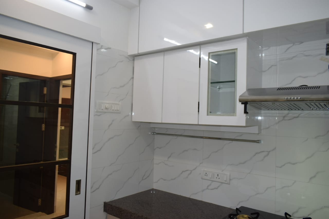 2 BHK Apartment for Rent in linking road Mumbai