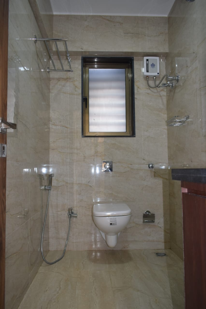 2 BHK Apartment for Rent in linking road Mumbai