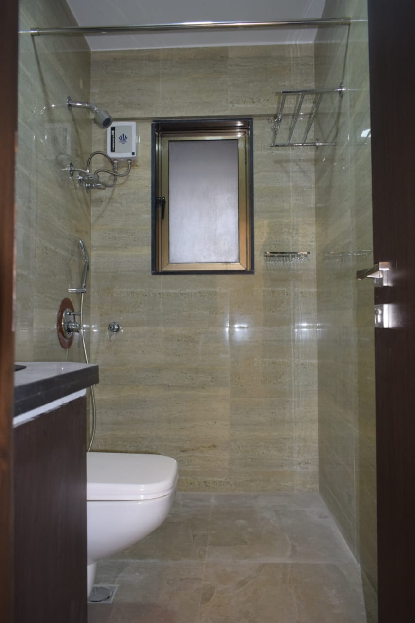 2 BHK Apartment for Rent in linking road Mumbai