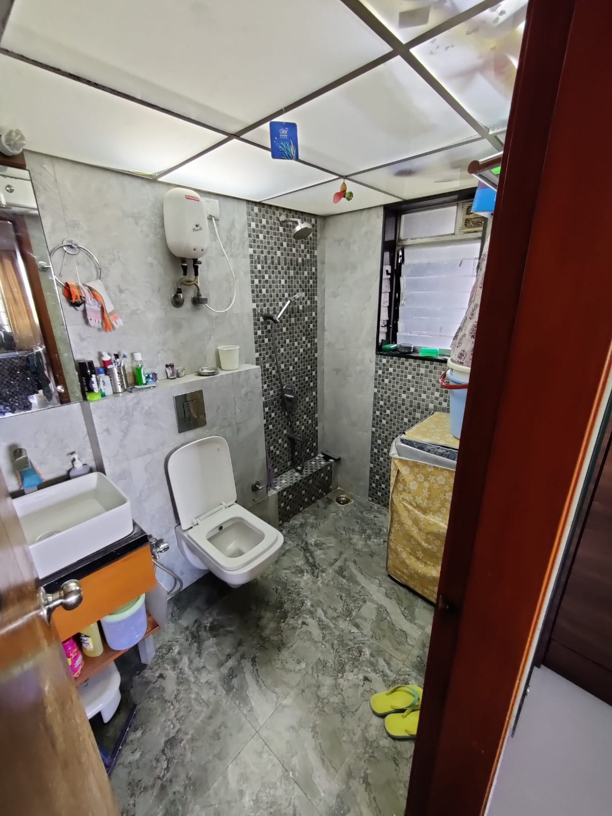2 BHK Apartment for Sale in Off S V Road Mumbai