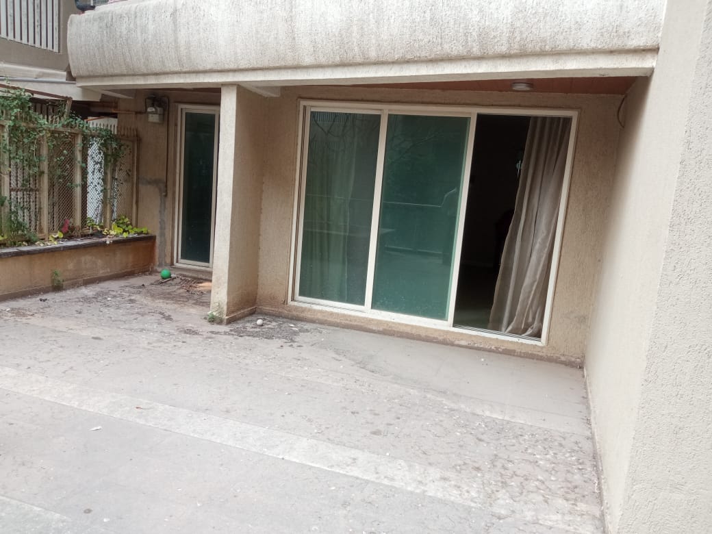 2 BHK Apartment for Sale in 2nd Hasnabad Lane Mumbai