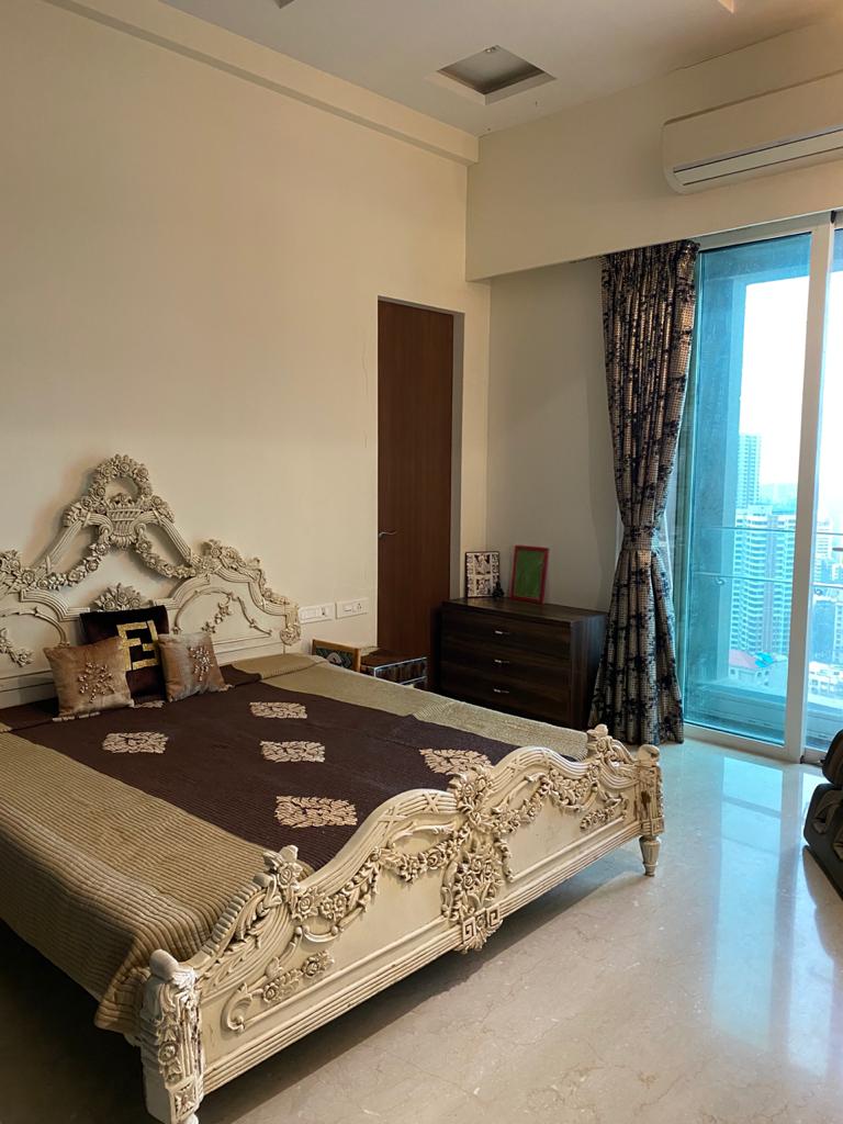 4 BHK Apartment for Sale in Andheri West Mumbai