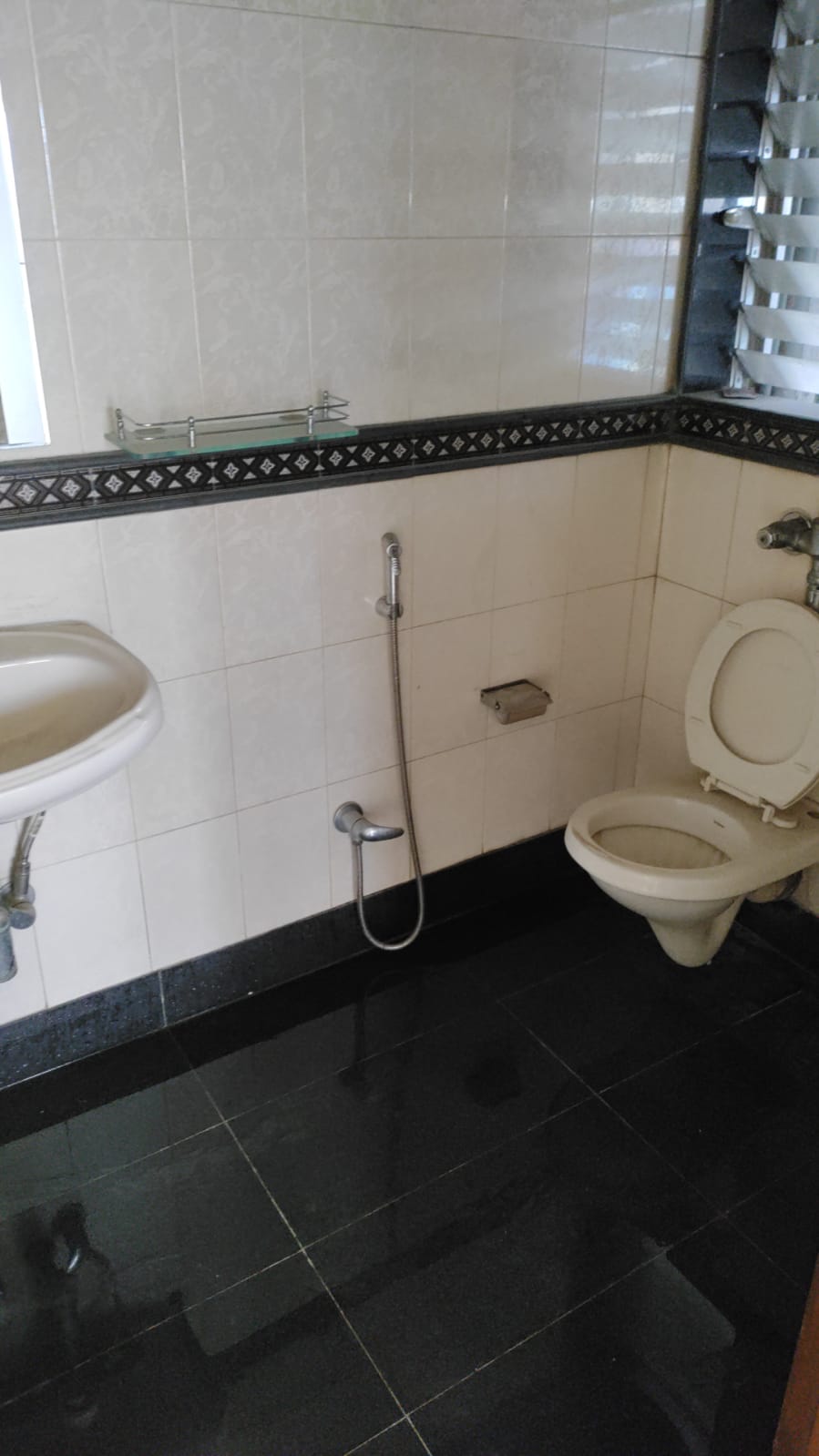 3 BHK Apartment for Rent in 15th Road Mumbai