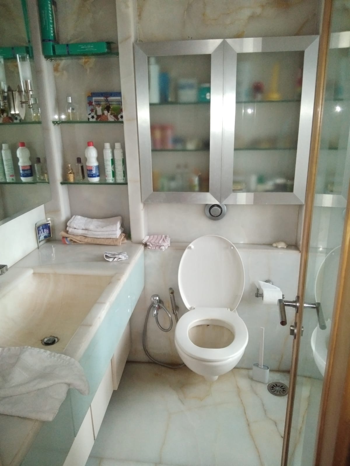 3 BHK Apartment for Sale in Perry cross road Mumbai