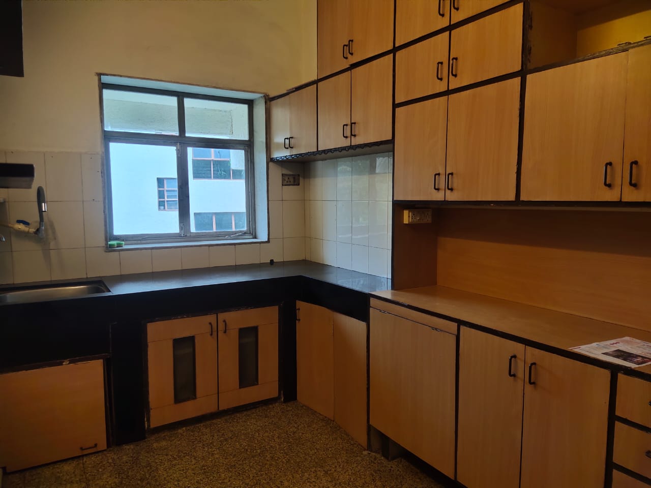 2 BHK Apartment for Sale in Almeida park Mumbai