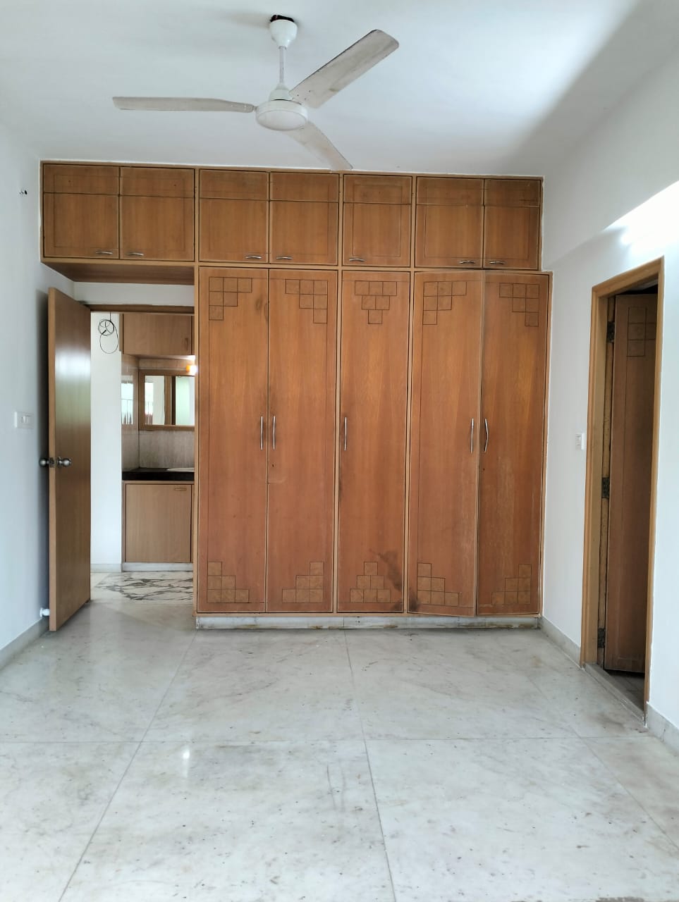 2 BHK Apartment for Sale in Juhu Mumbai