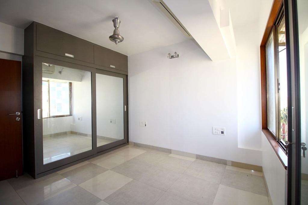 2 BHK Apartment for Rent in Perry cross road Mumbai