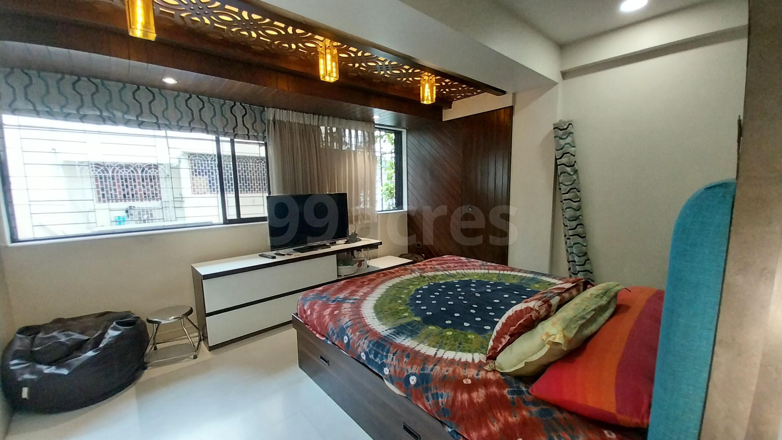 2 BHK Apartment for Sale in Khar West Mumbai