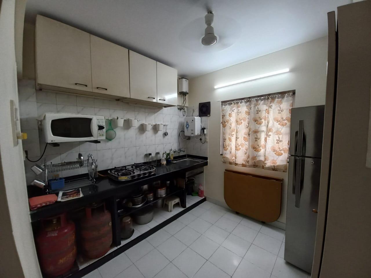 2 BHK Apartment for Rent in 2nd Hasnabad Lane Mumbai