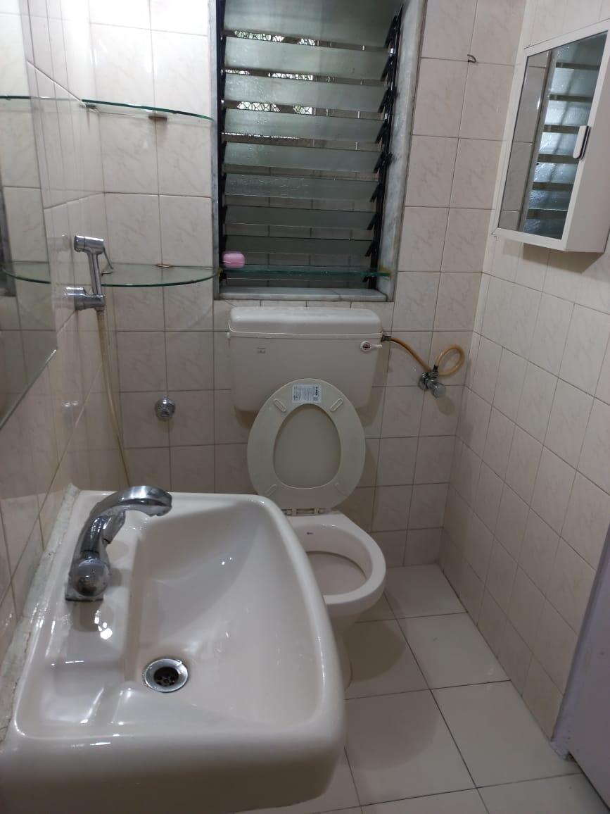 2 BHK Apartment for Rent in 2nd Hasnabad Lane Mumbai