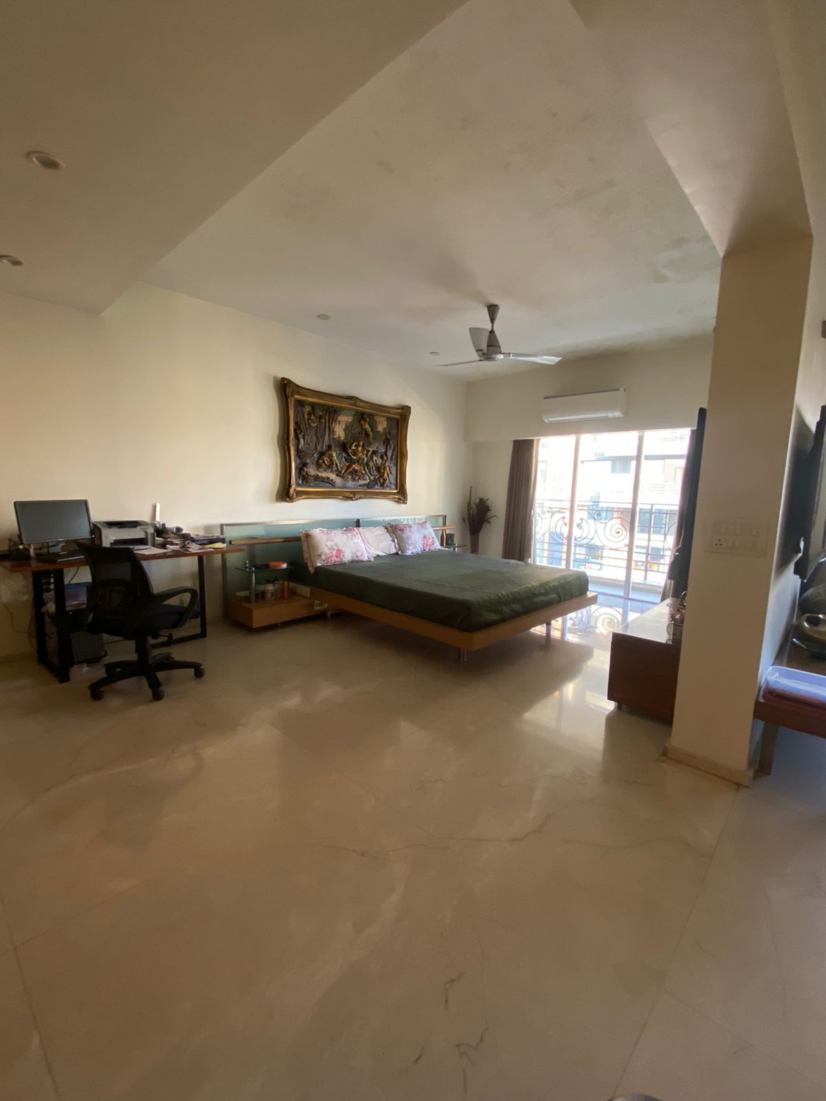 4 BHK Apartment for Sale in North Avenue Road Mumbai