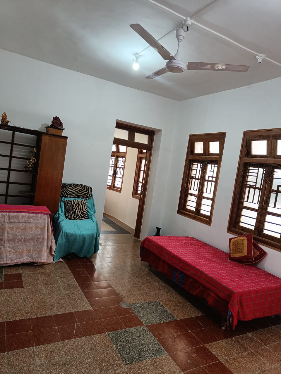 3 BHK Apartment for Rent in West Avenue Road Mumbai