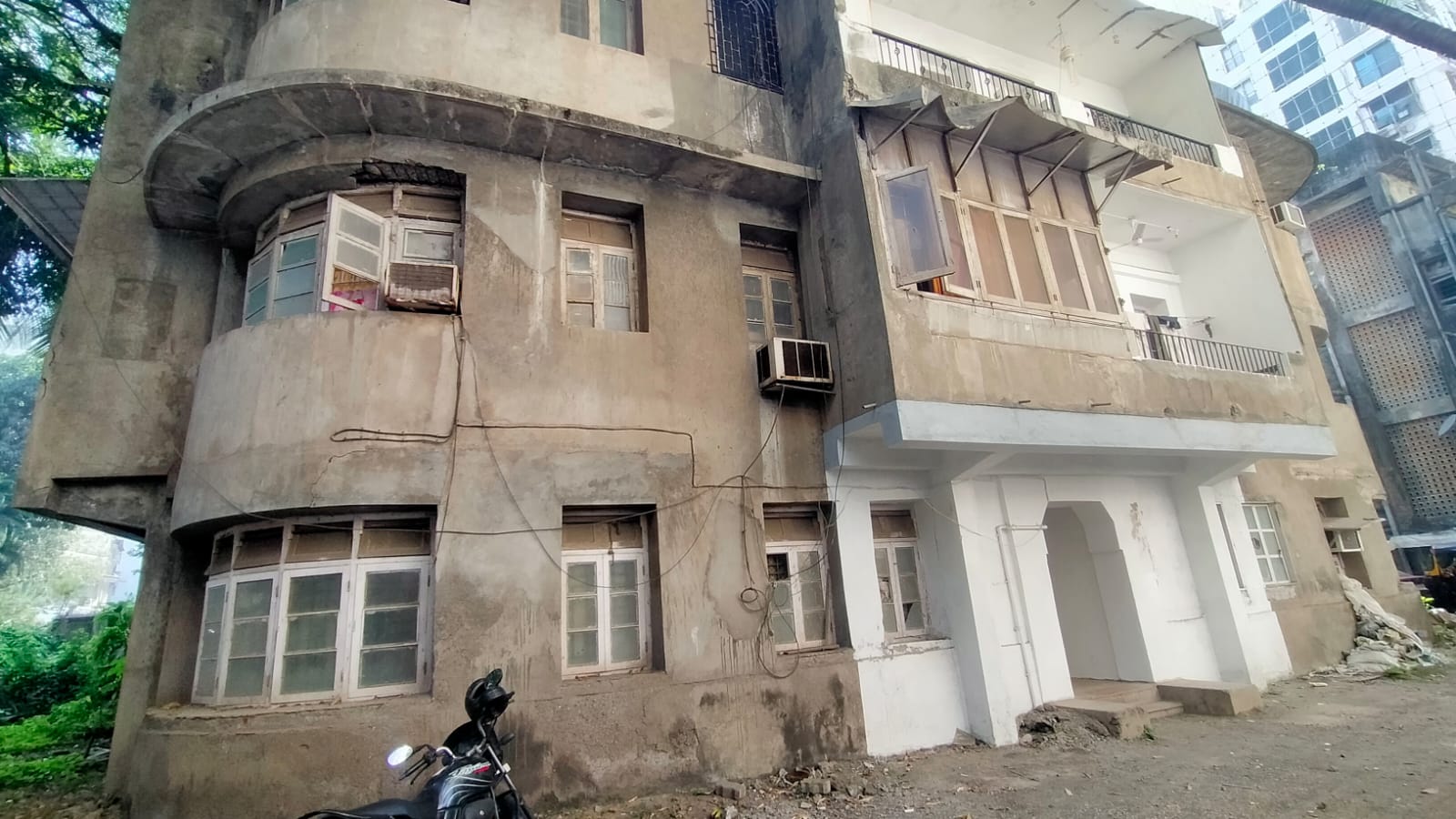 3 BHK Apartment for Rent in West Avenue Road Mumbai