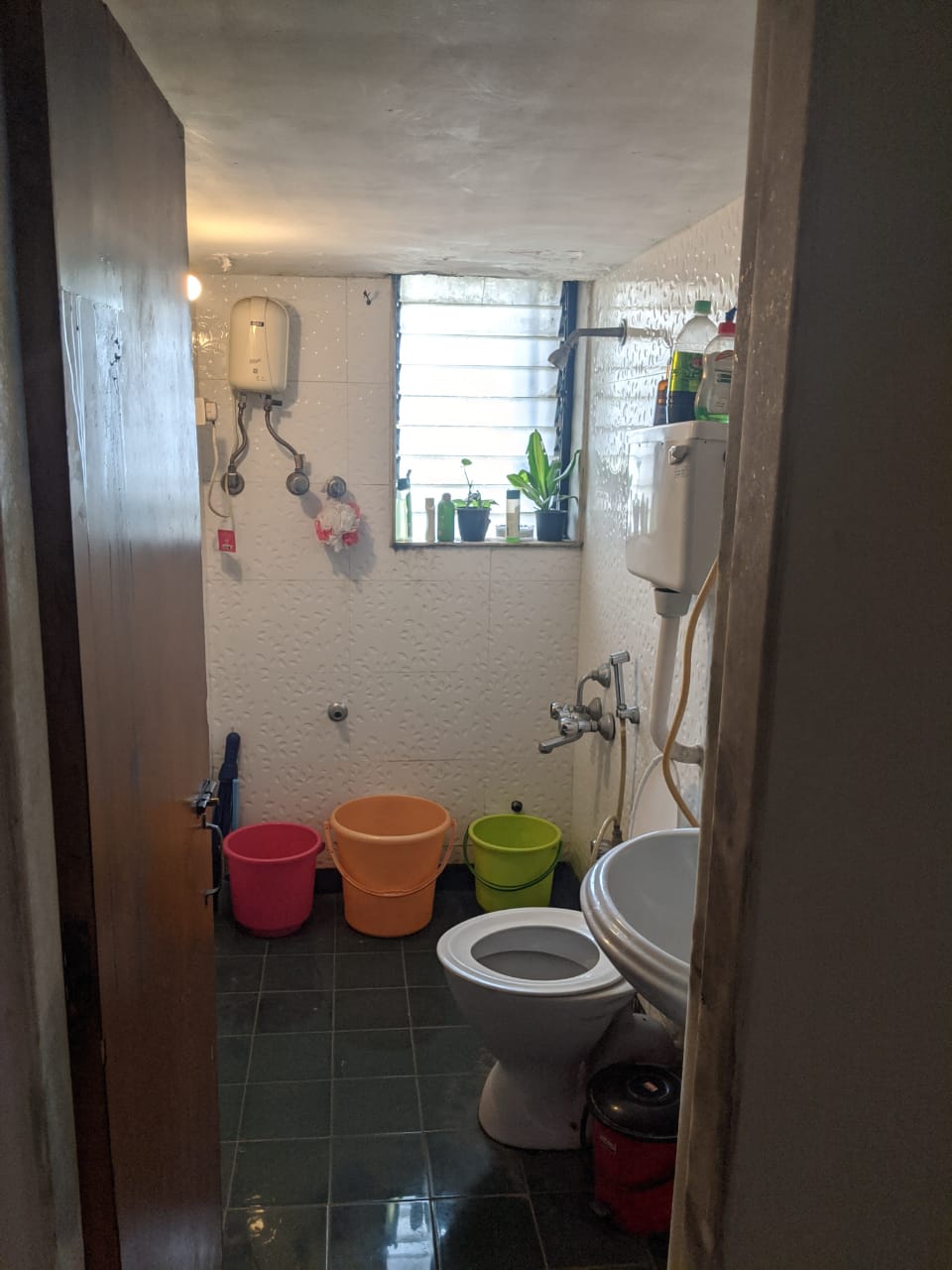 2 BHK Apartment for Sale in linking road Mumbai