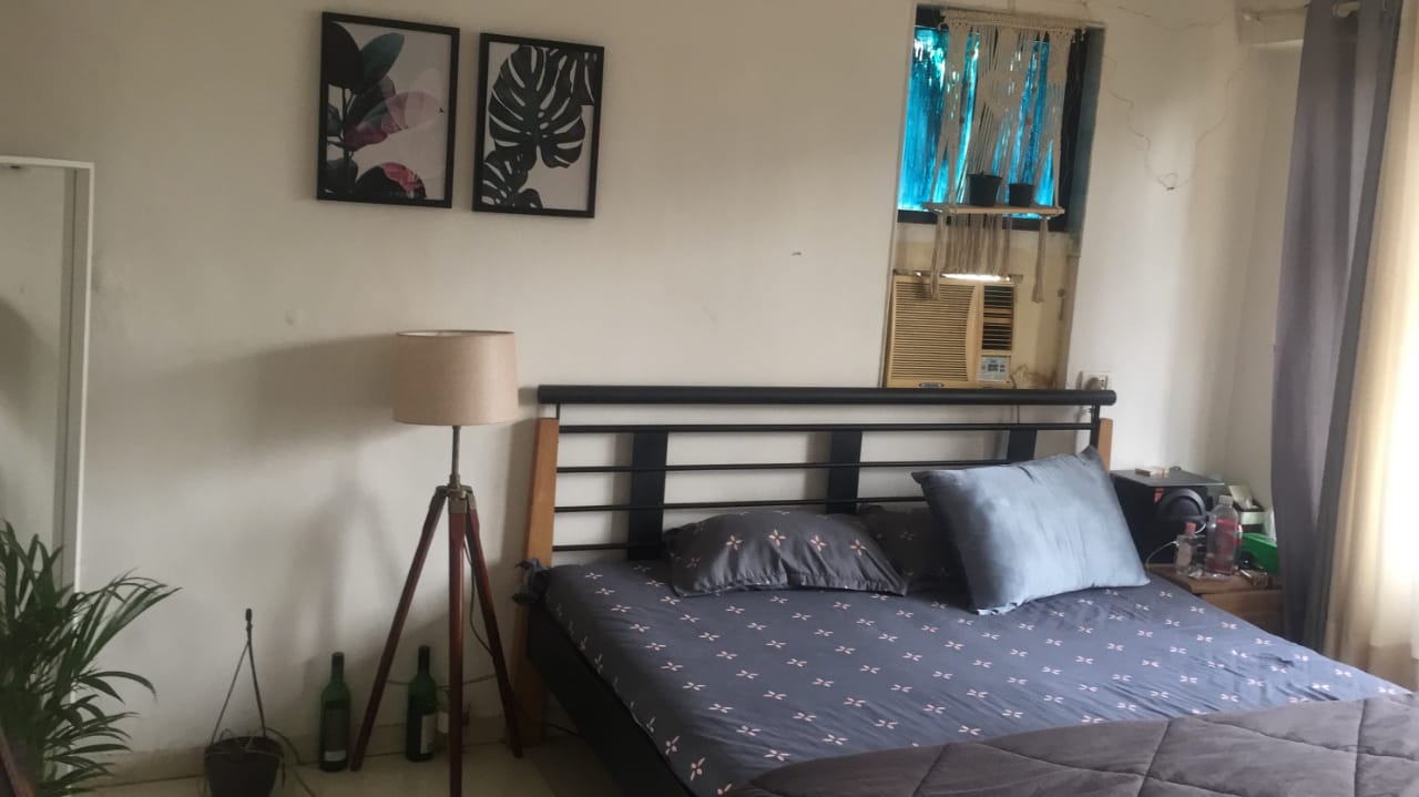 2 BHK Apartment for Sale in linking road Mumbai