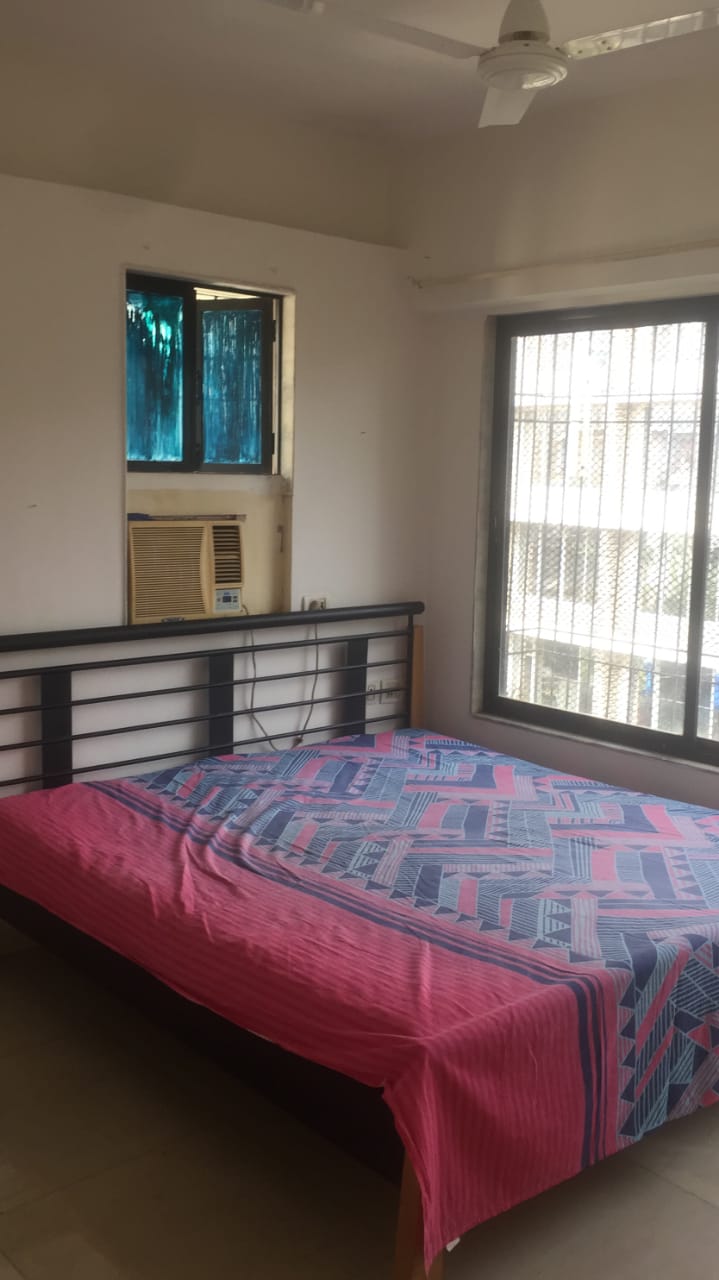 2 BHK Apartment for Sale in linking road Mumbai