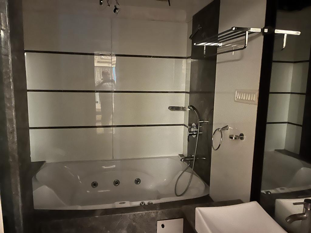 4 BHK Apartment for Rent in Khar West Mumbai