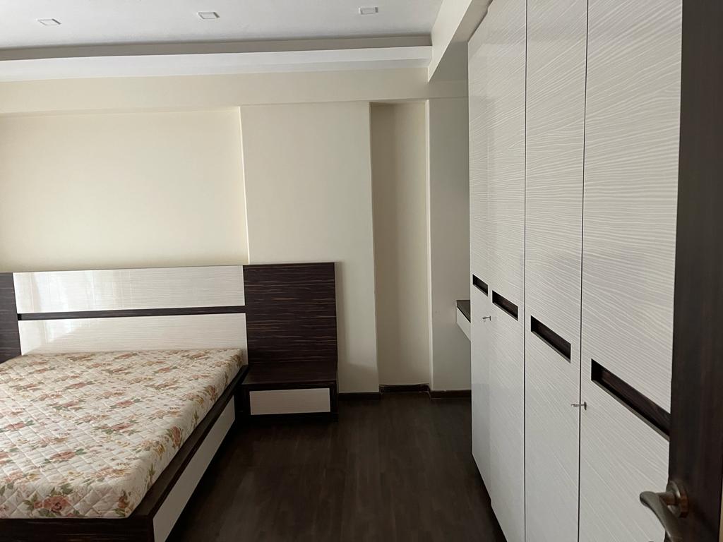 4 BHK Apartment for Rent in Khar West Mumbai