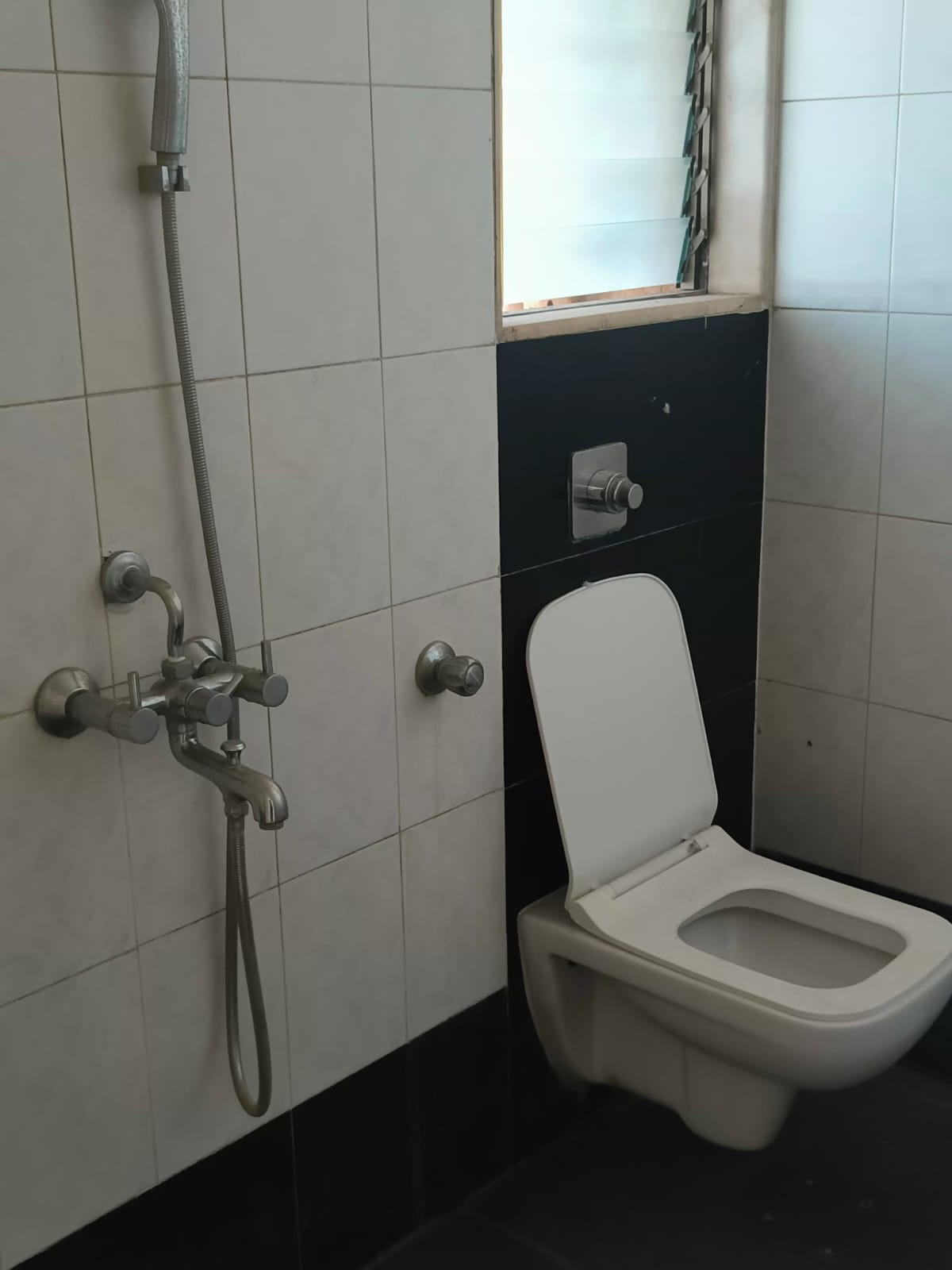 3 BHK Apartment for Sale in Rizvi Complex Mumbai