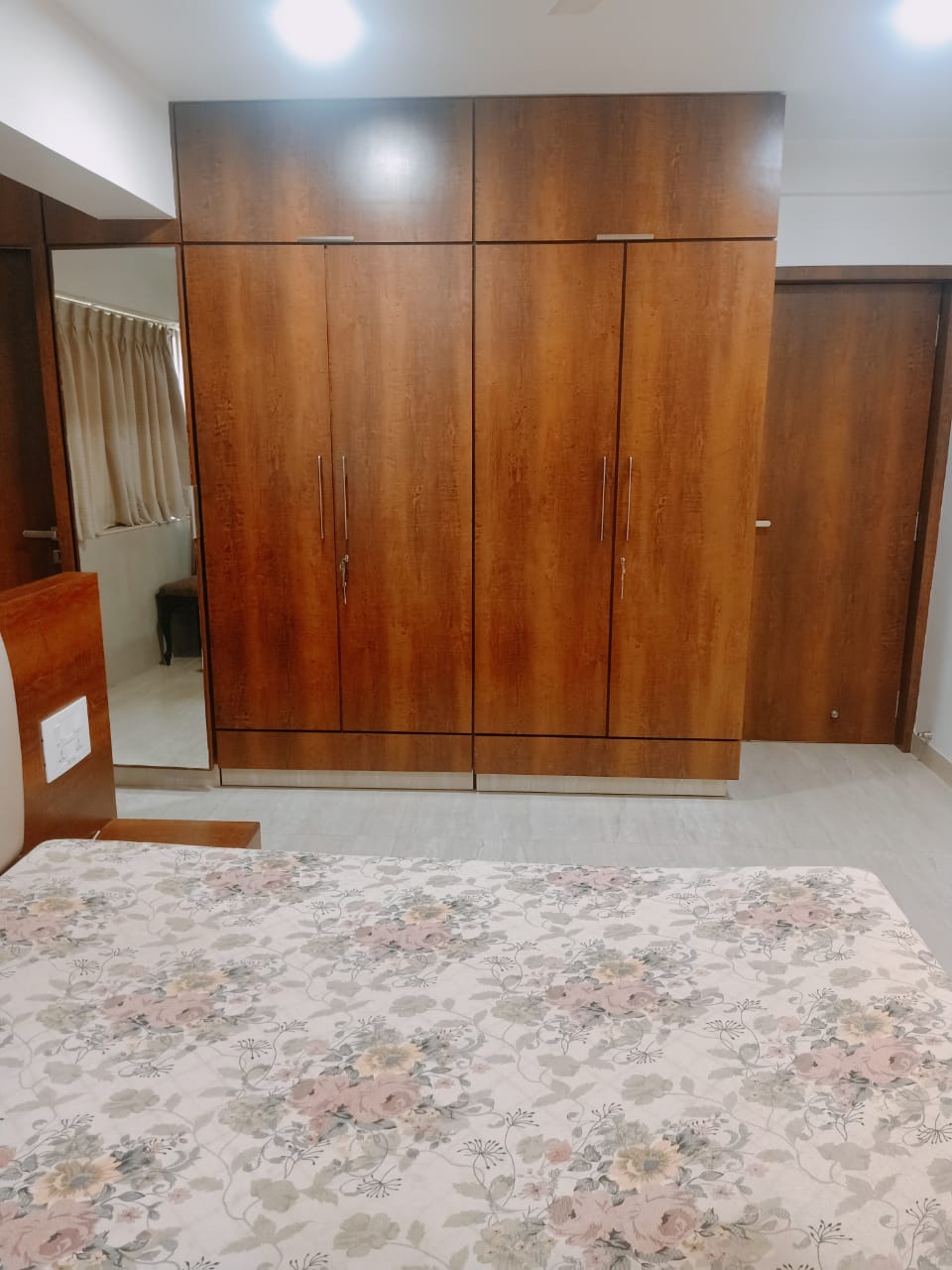 2 BHK Apartment for Rent in Pali Hill Mumbai