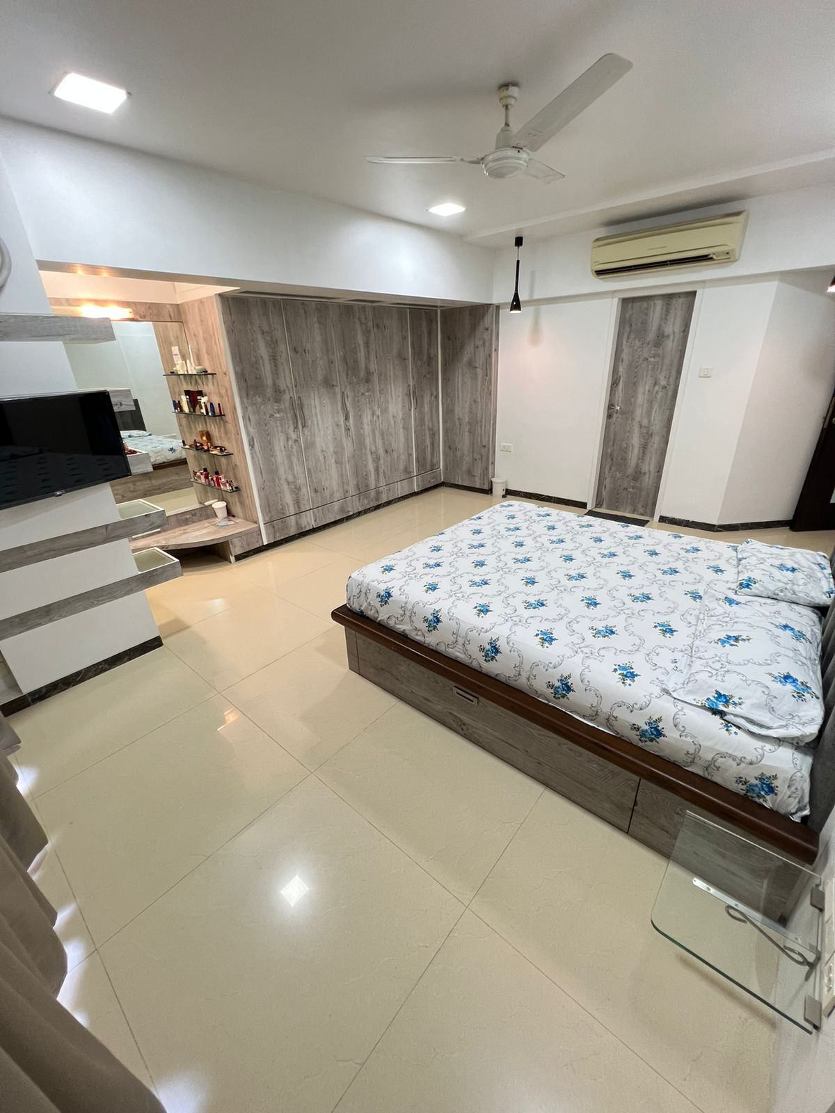 4 BHK Apartment for Rent in Khar West Mumbai