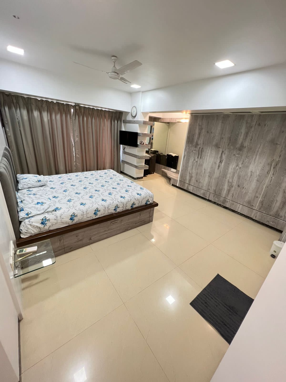 4 BHK Apartment for Rent in Khar West Mumbai