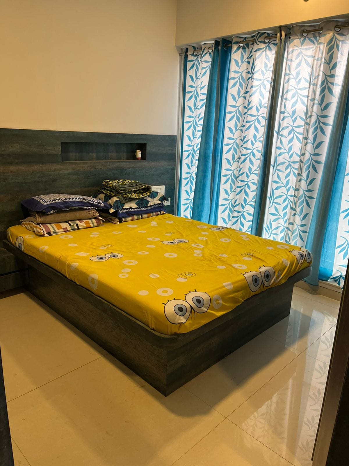 2 BHK Apartment for Rent in S.V Road Mumbai