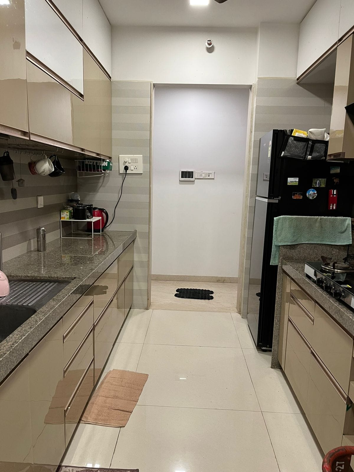 2 BHK Apartment for Rent in S.V Road Mumbai