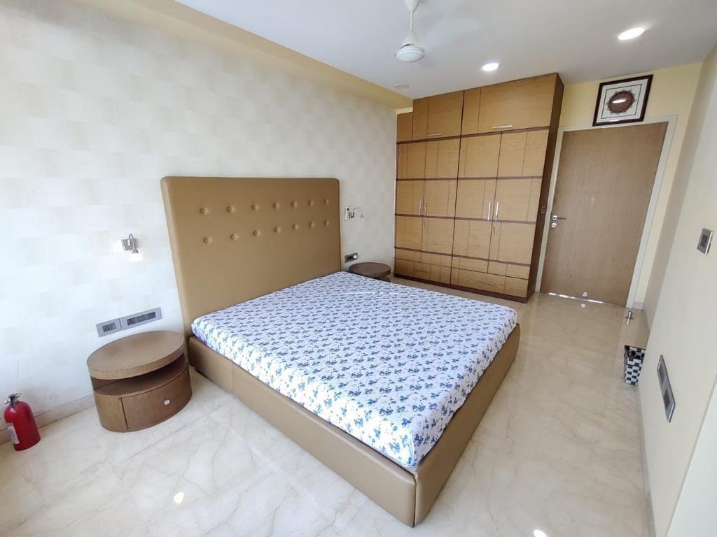 3 BHK Apartment for Sale in Bandra West Mumbai