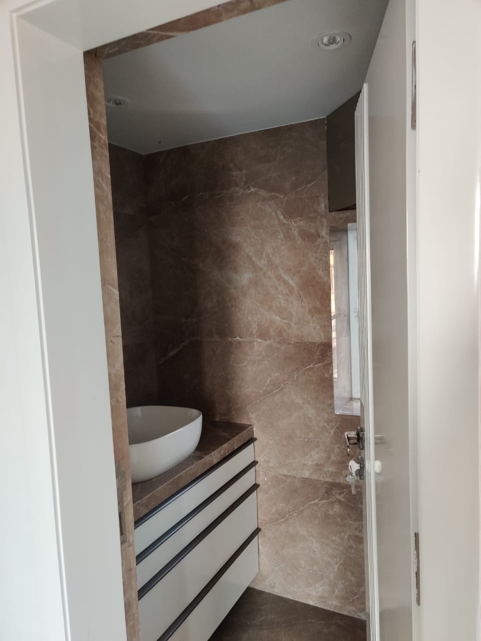 2 BHK Apartment for Rent in Pali Hill Mumbai