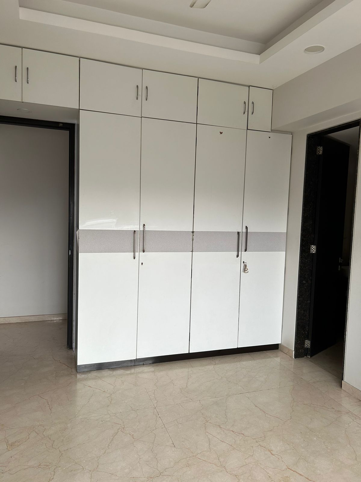 4 BHK Apartment for Rent in Linking  Road Mumbai