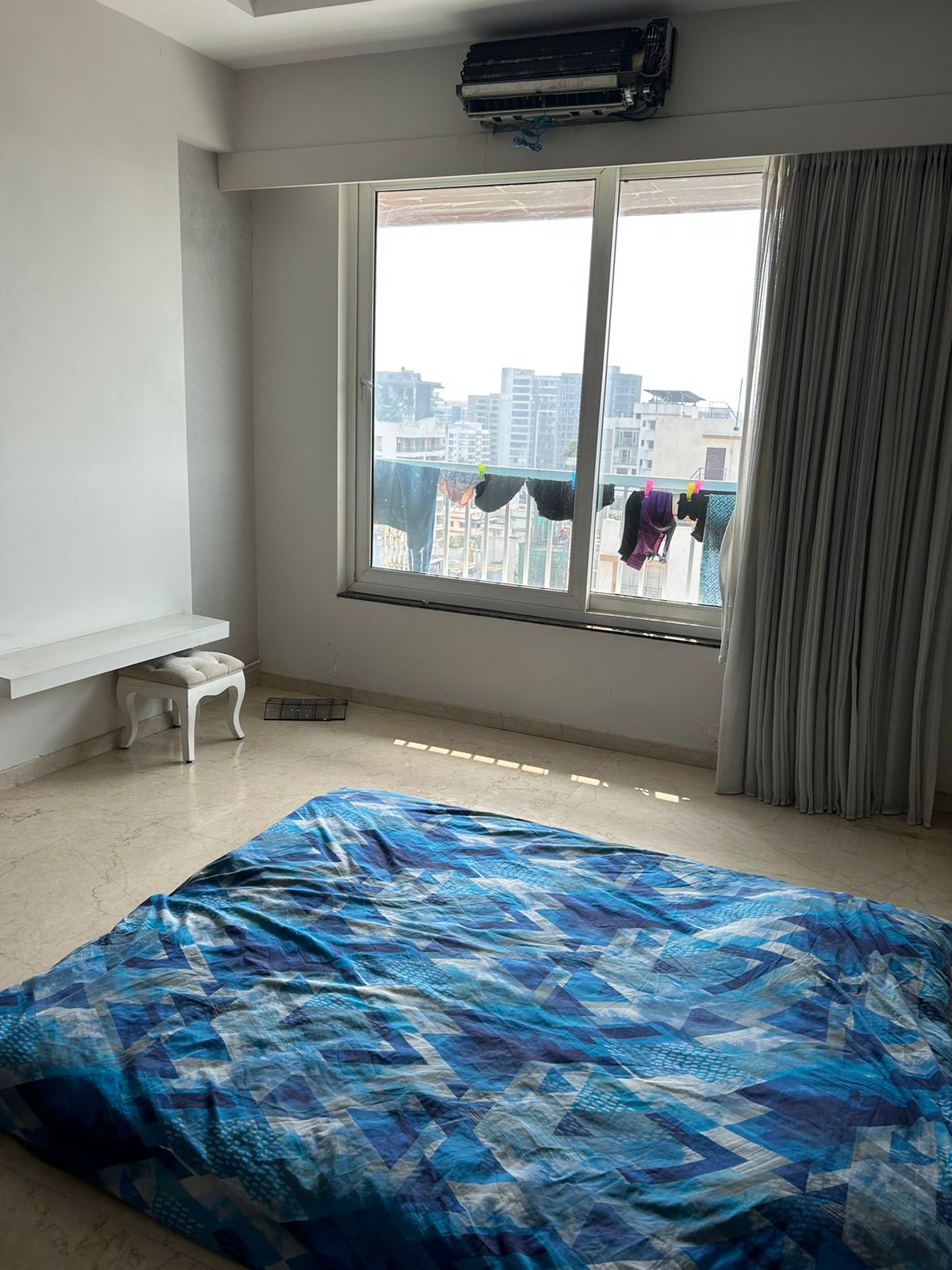 4 BHK Apartment for Rent in Linking  Road Mumbai