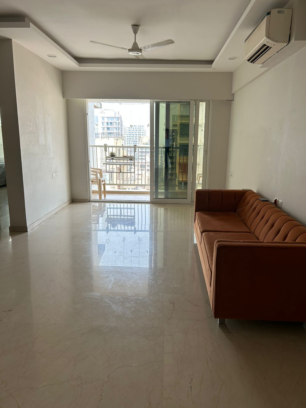 4 BHK Apartment for Rent in Linking  Road Mumbai