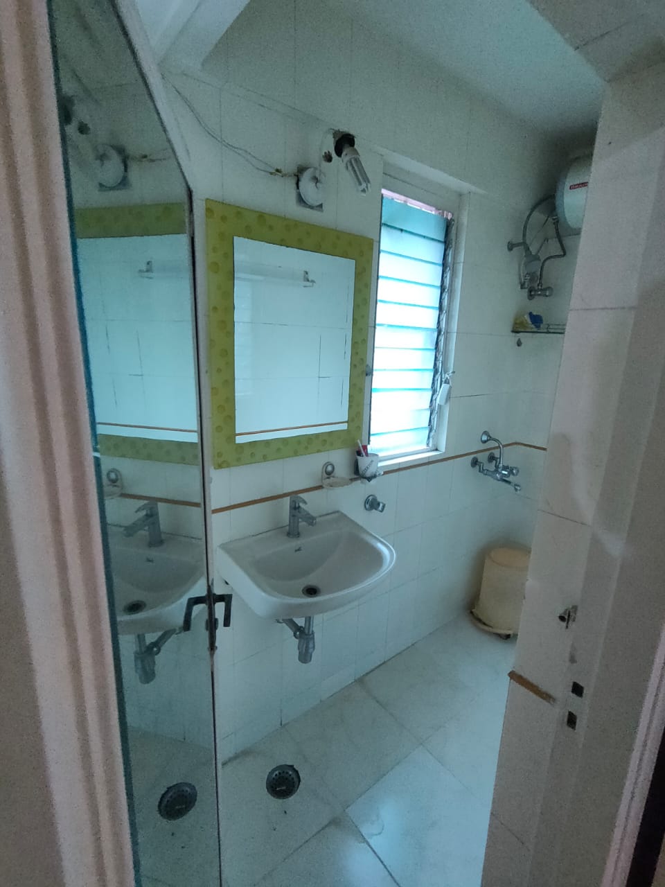 1 BHK Apartment for Rent in Somnath Lane, Hill road Mumbai