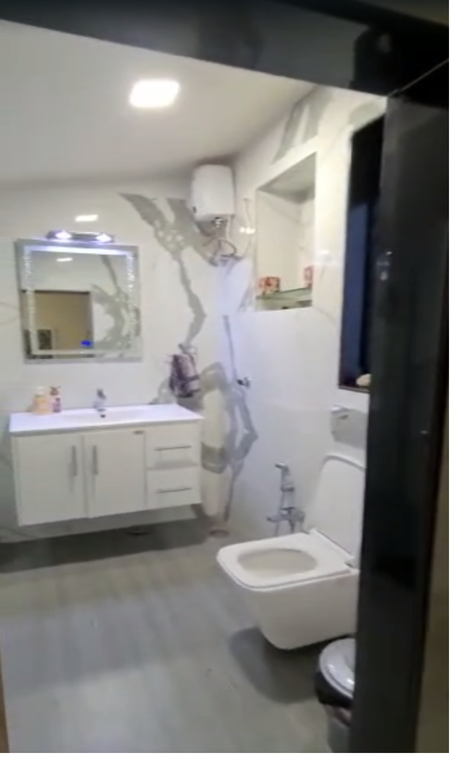 3 BHK Apartment for Sale in Juhu Road Mumbai