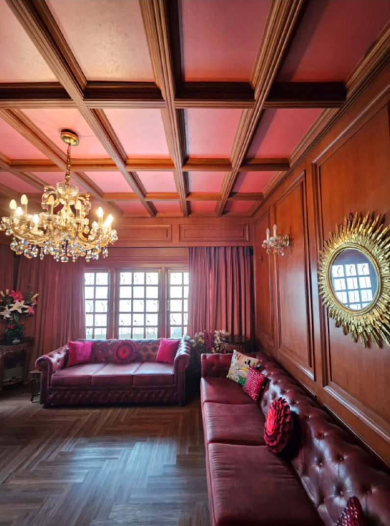 4 BHK Apartment for Rent in Gulmohar cross road no.6 Mumbai