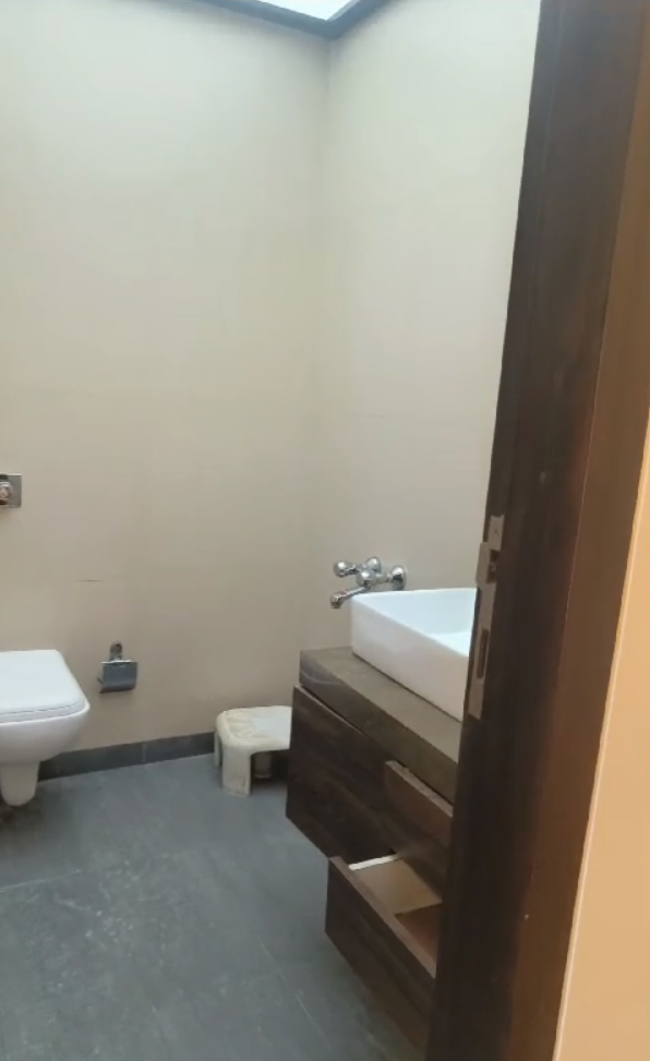 4 BHK Apartment for Sale in N S Road Mumbai